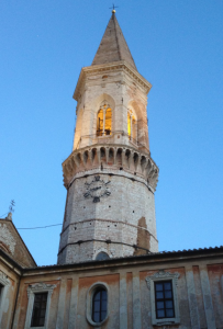campanile-basilica-monumentale-benedettina-di-san-pietro-perugia,-sede-di-uno-degli-eventi-canori-natalizi-dell'istituto-diocesano--musicale